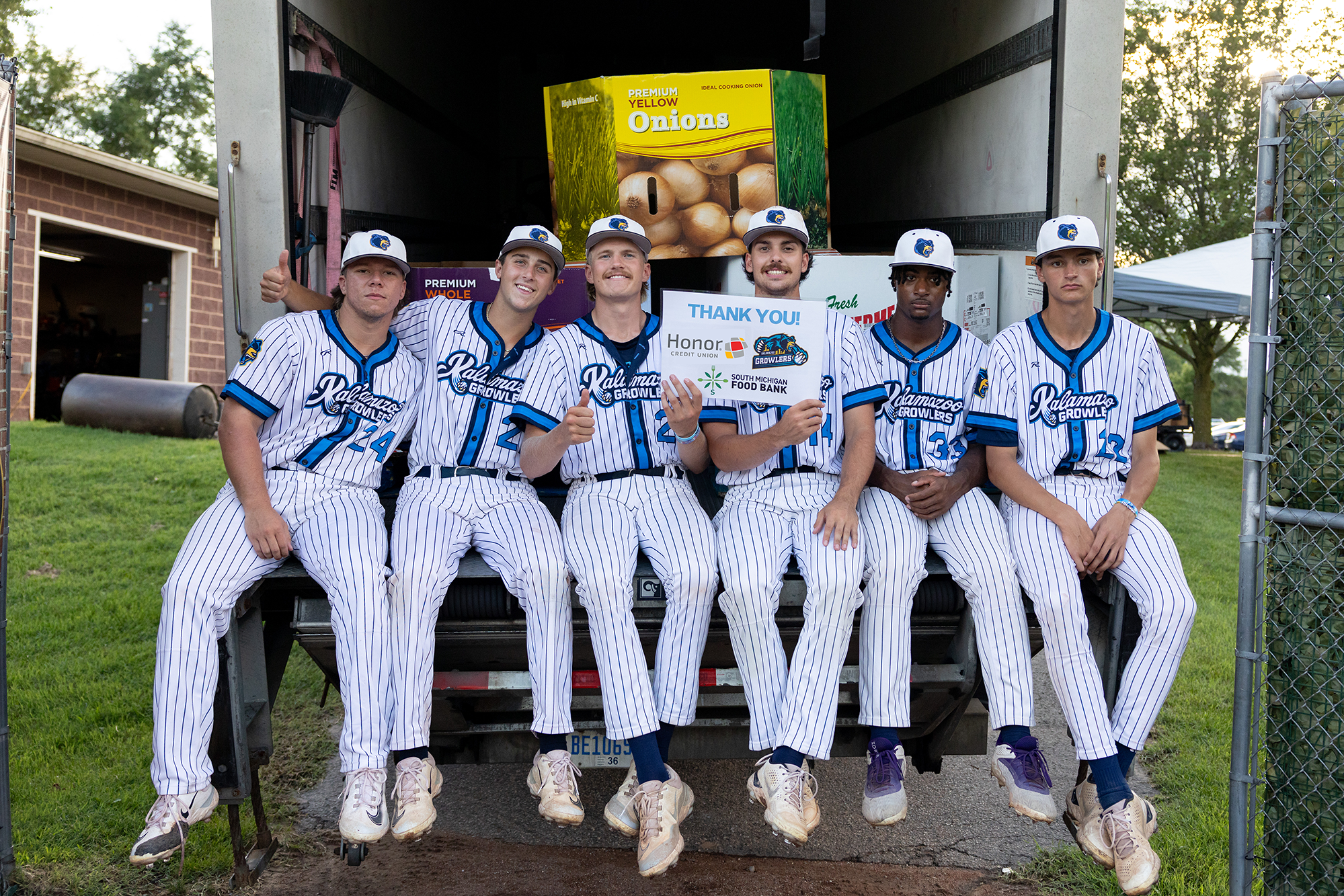 kalamazoo growlers food drive honor credit union 3