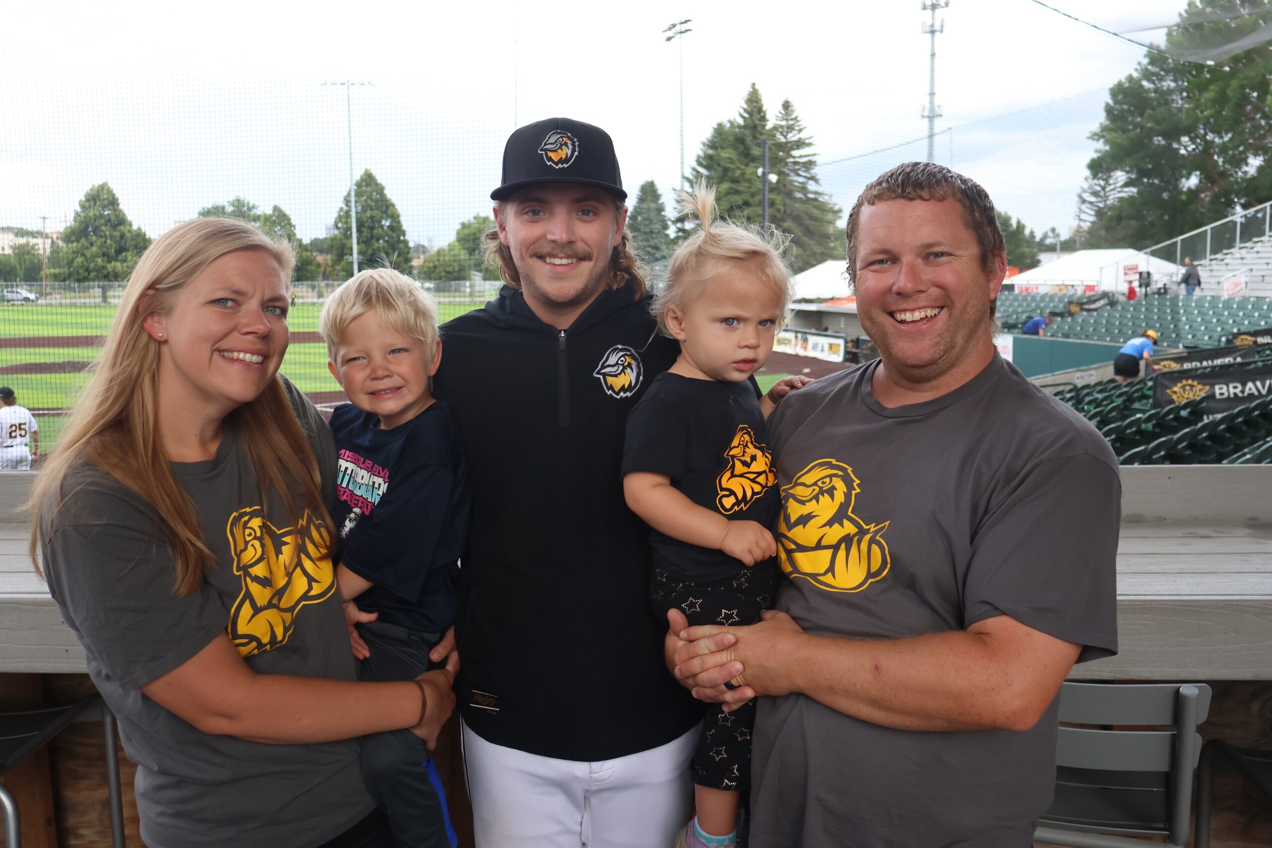 2025-8-9_Larks_HostFamily_1689Z5A7181